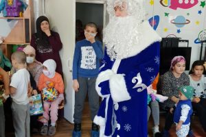 Будущие врачи поздравили маленьких пациентов клиники
