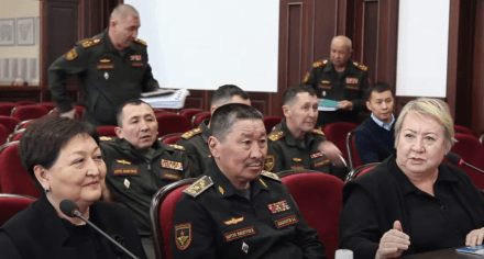 КГМА посетил министр обороны КР