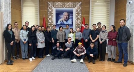Кафедра философии и социальных наук по случаю дня рождения Ч.Айтматова устроили мероприятие со студентами на тему «Ч.Айтматов и время».