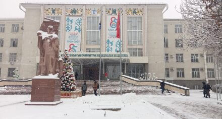 Новогоднее поздравление от студентов и преподавателей КГМА им.И.К.Ахунбаева